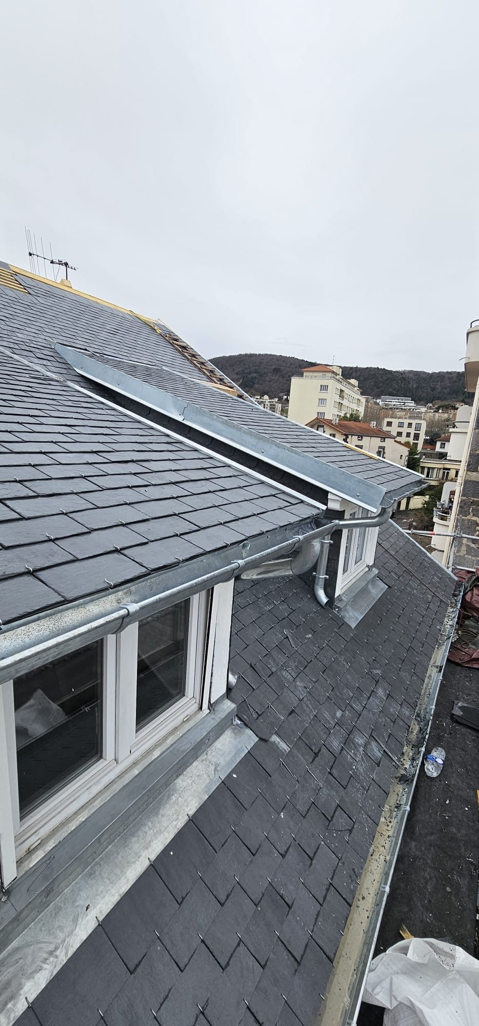 Couverture en ardoise, chantier mené par Les Couvreurs Belges
