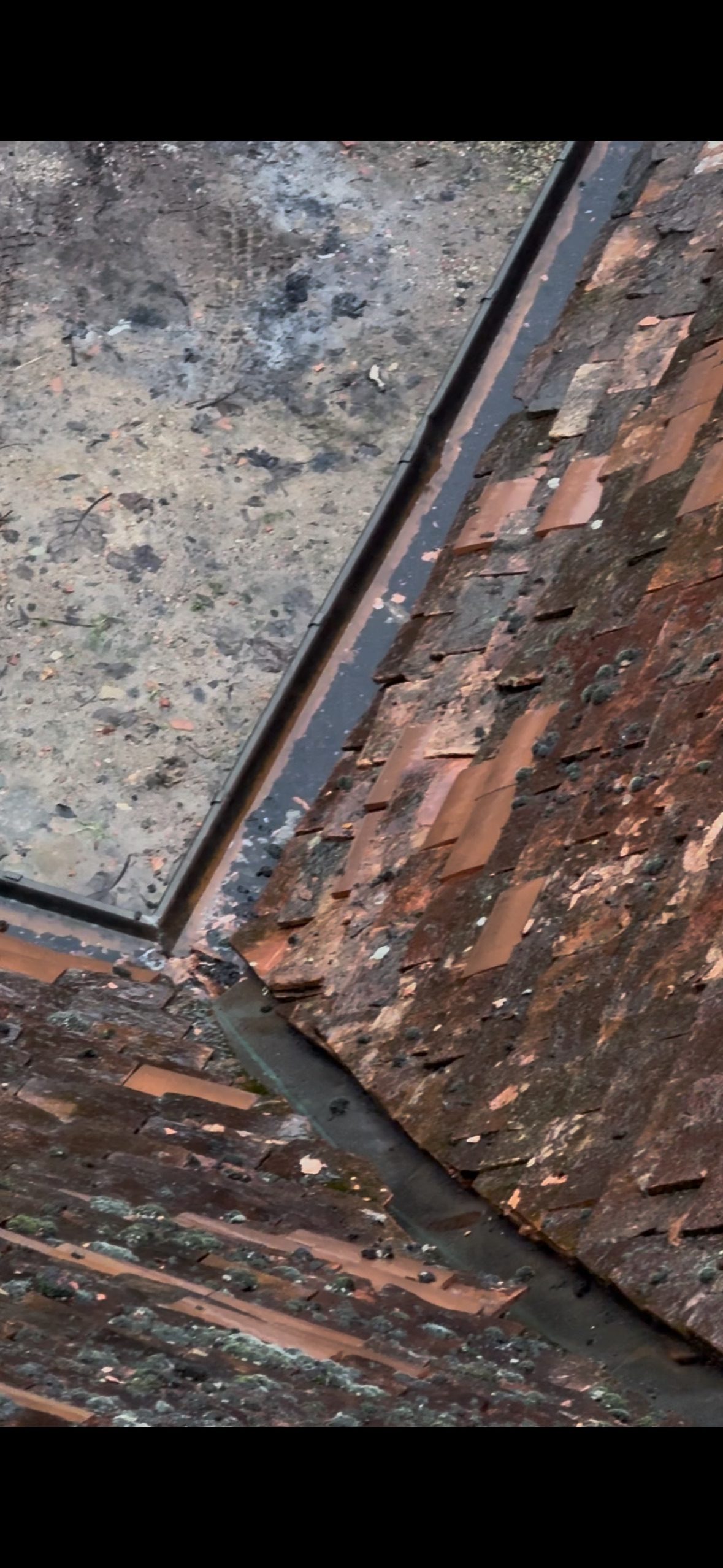 Gouttière, chéneau et noue en zinc, chantier mené par Les Couvreurs Belges