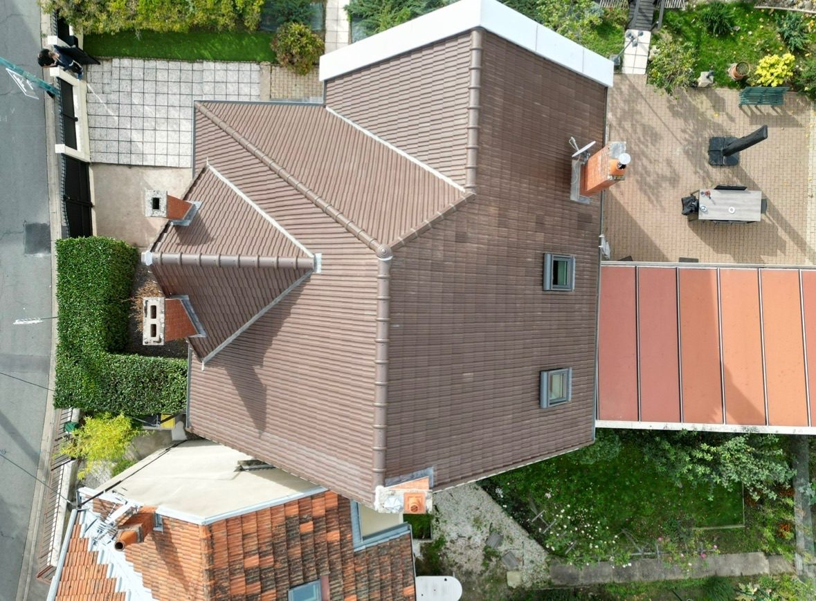 Toiture vue du ciel, chantier mené par Les Couvreurs Belges