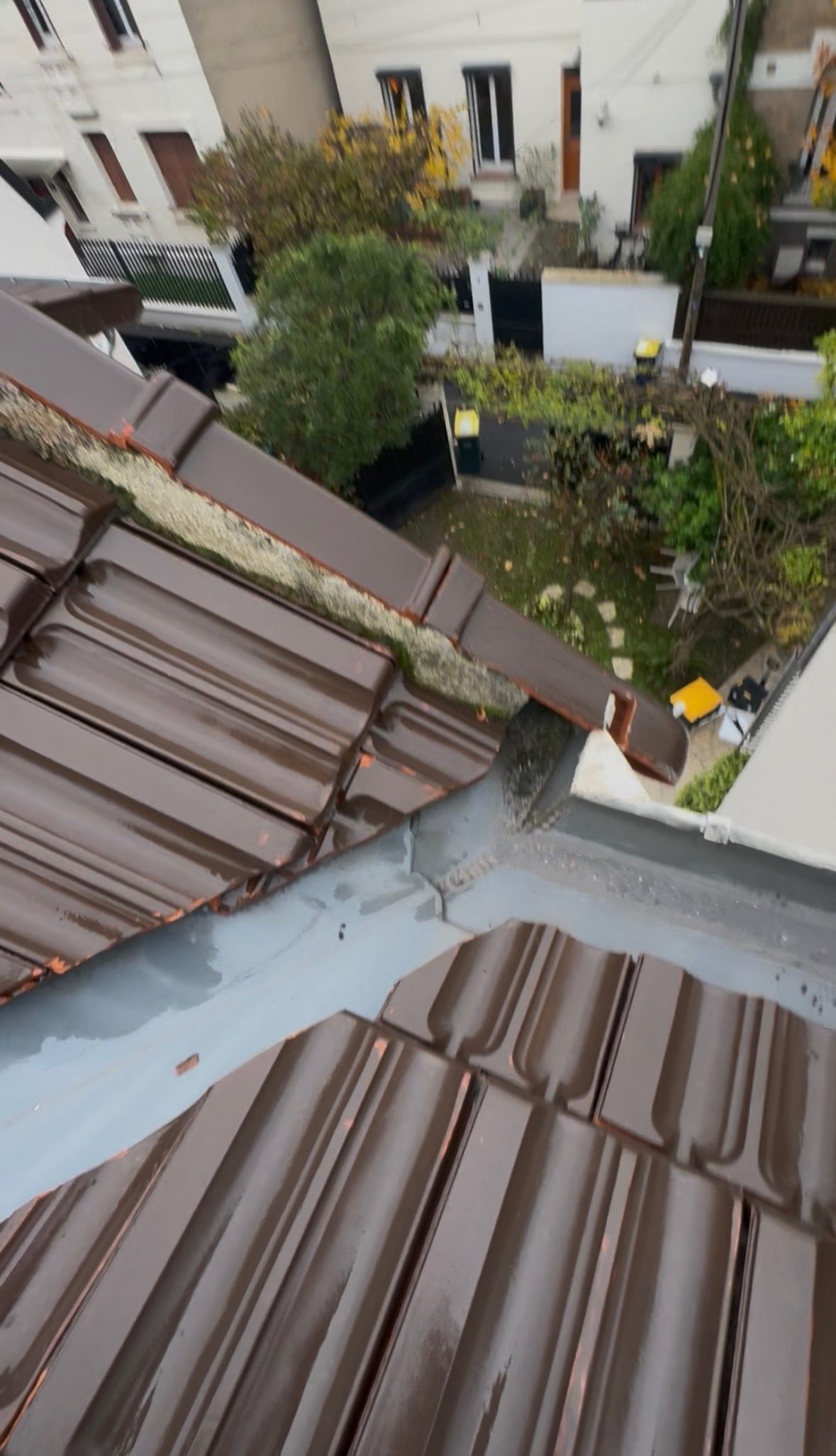 Gouttière, chéneau et noue en zinc, chantier mené par Les Couvreurs Belges