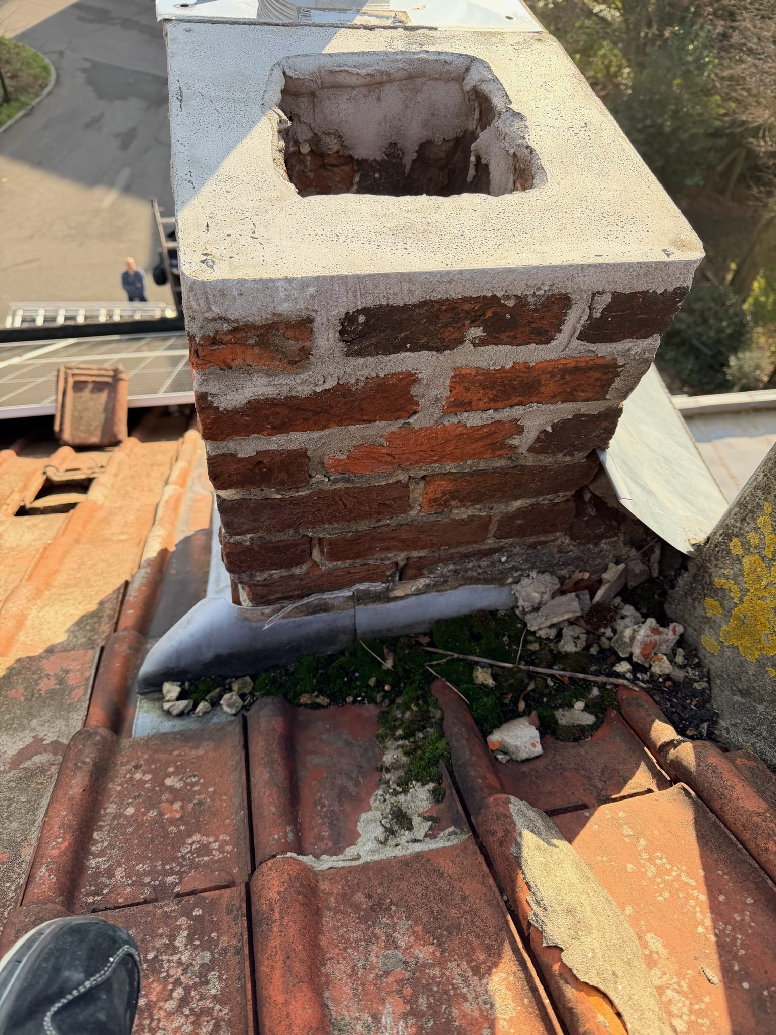 Souche de cheminée et solin, chantier mené par Les Couvreurs Belges