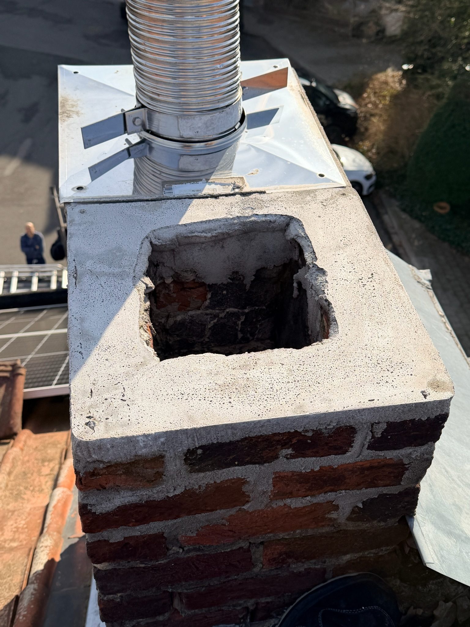 Souche de cheminée et solin, chantier mené par Les Couvreurs Belges