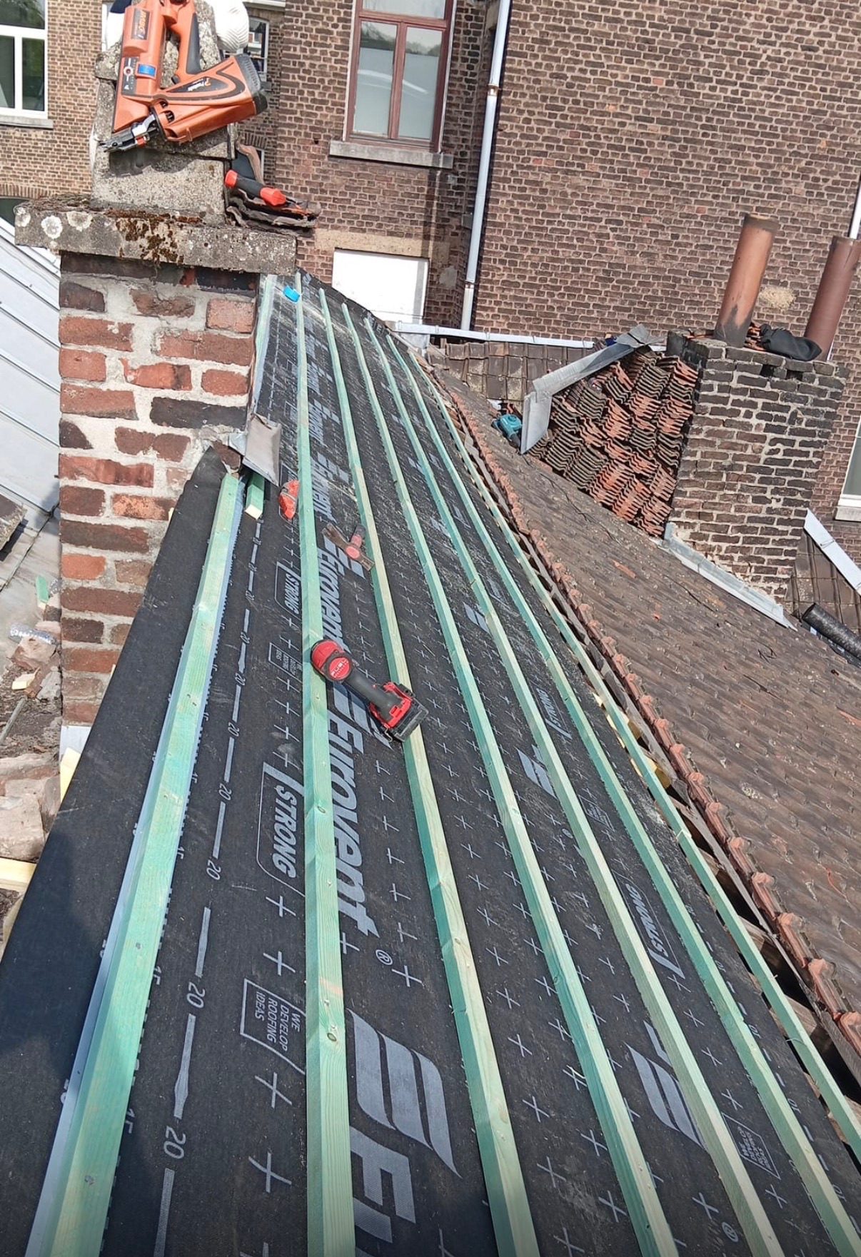 Liteaunage et écran de sous-toiture, chantier mené par Les Couvreurs Belges